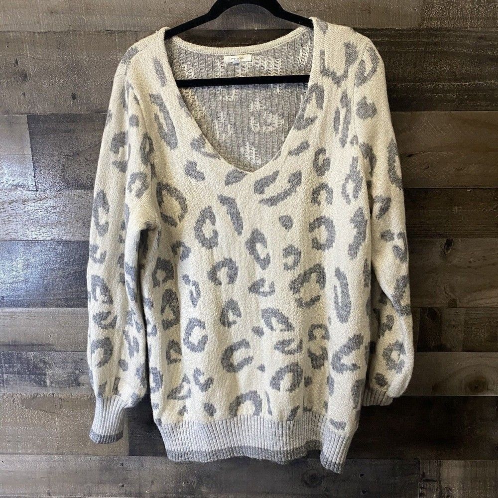 Maurices Womens White Gray Leopard Print Knit Sweater boat neck Size 0